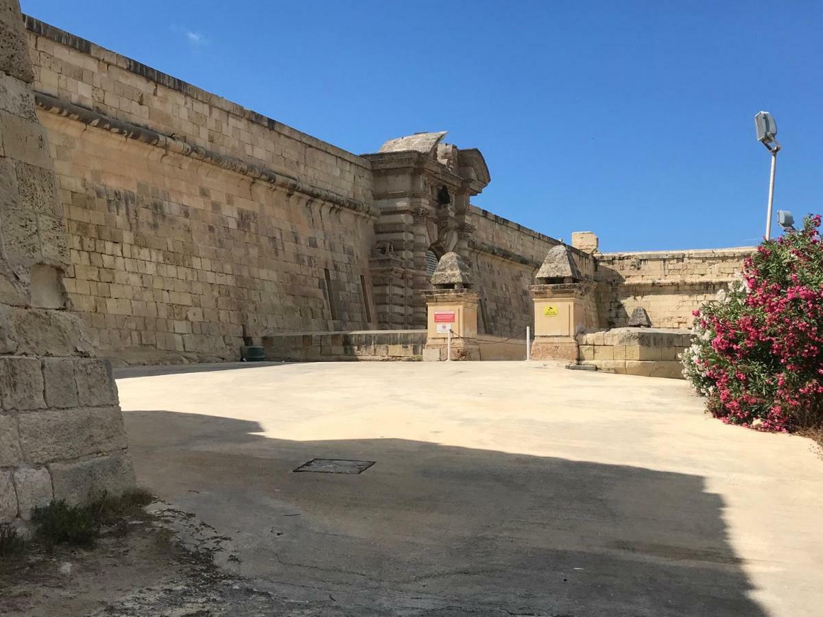 Pilgrim'S Rest Apartments Gzira Exterior photo